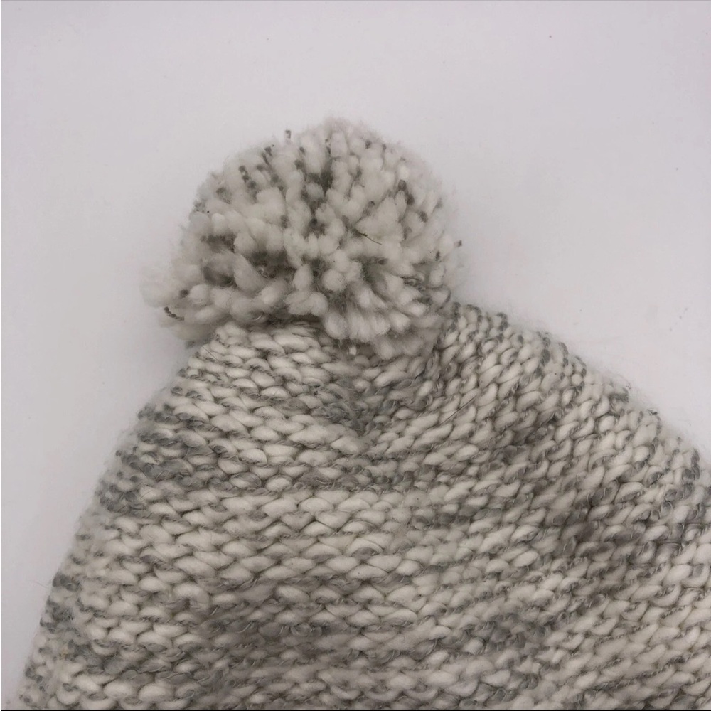 The North Face Ear Flat Knit Hat White/Gray Youth M - Picture 5 of 5